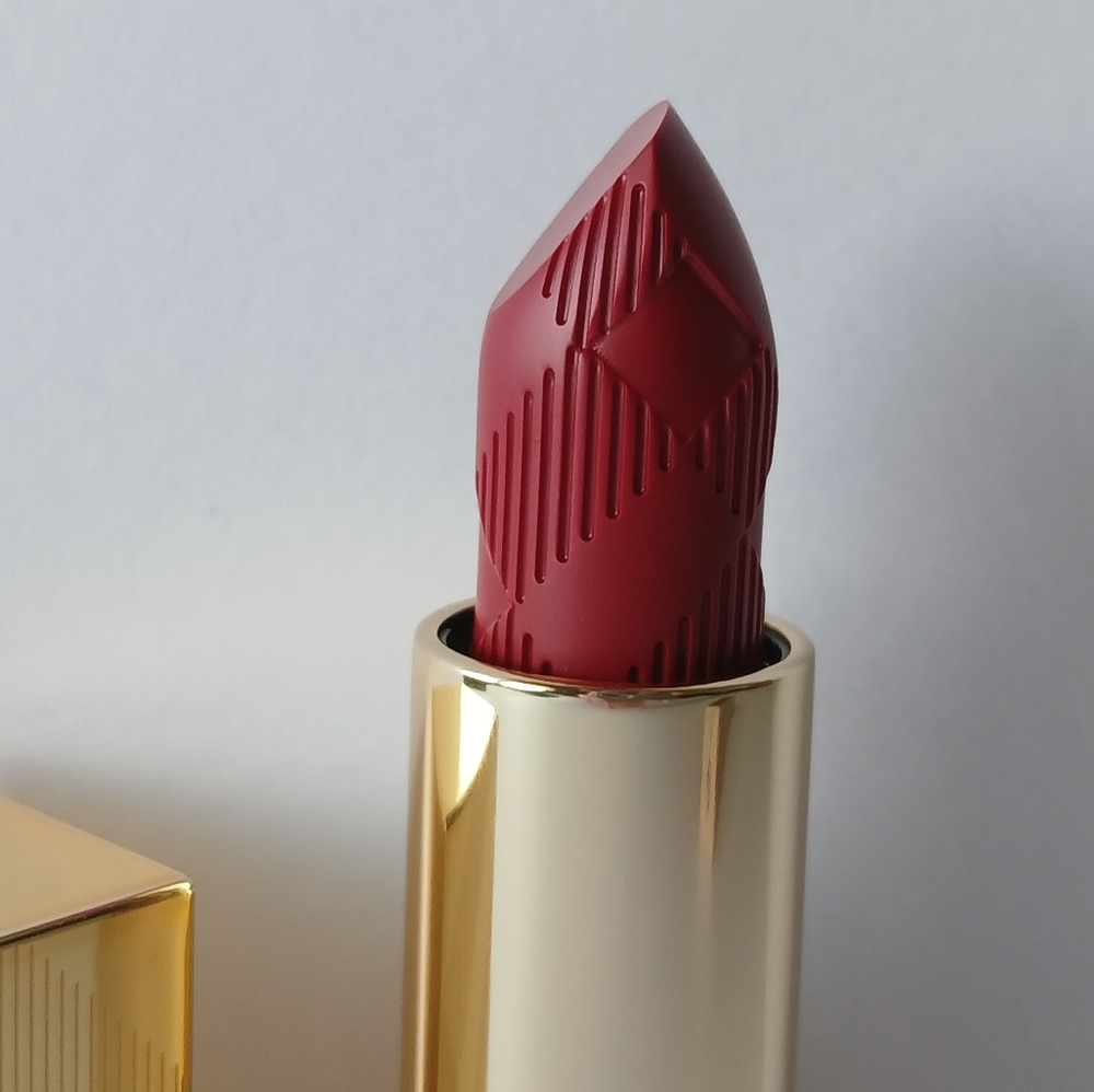Burberry Kisses Satin Lip Colour 103 Bold Cherry 3.3 G | 0.11 OZ - Picture 5 of 11